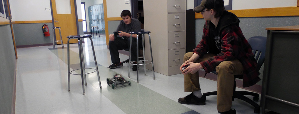 Featured image of article: Robotics Class Tries Out RC Vehicles