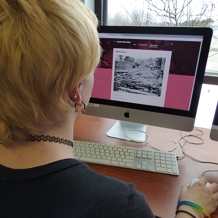 Featured image of article: Students Practice Online Communication