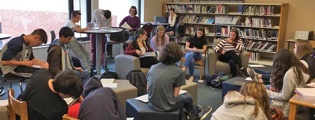 Featured image of article: English Class Meets Seminar-Style In The Library