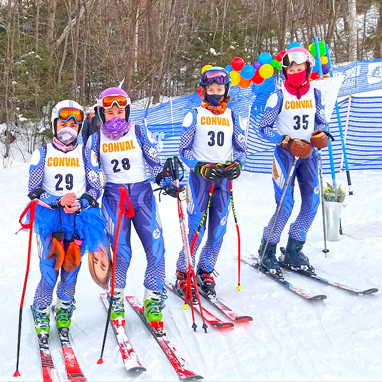 Featured image of article: Despite COVID, Ski Team Tradition Continues