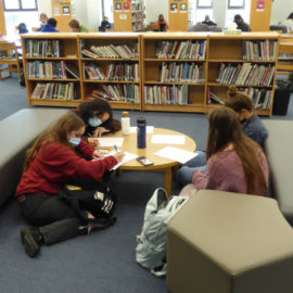Featured image of article: College Composition Students Engage In Peer Editing