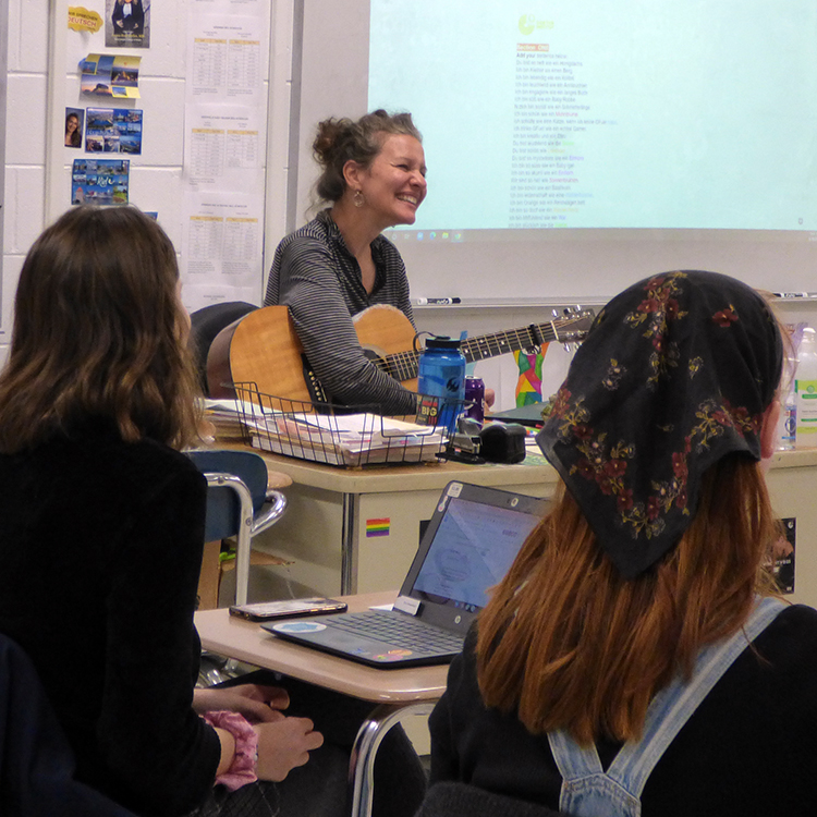 Featured image of article: AP German Class Welcomes Antje Duvekot For Songwriting