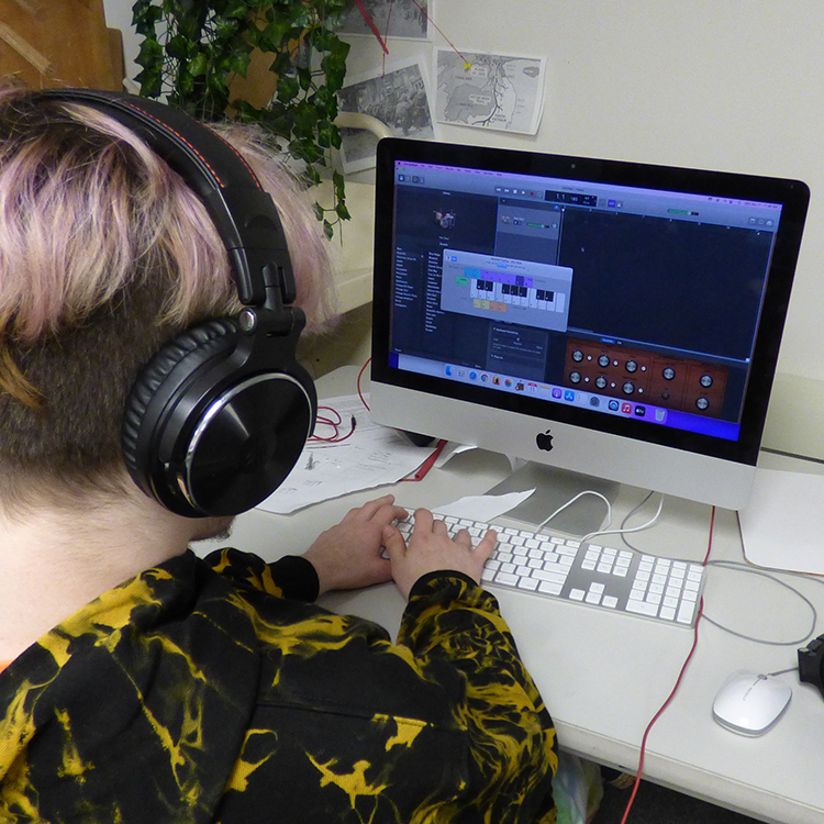 Featured image of article: Students Use Digital Audio Workstations To Compose Themes And Variations