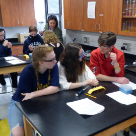 Featured image of article: Students Conduct Genetics Research In Biology Class ELO