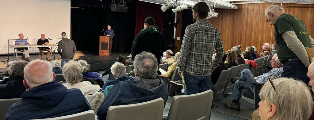 Featured image of article: Community Forum Meets in the LHT